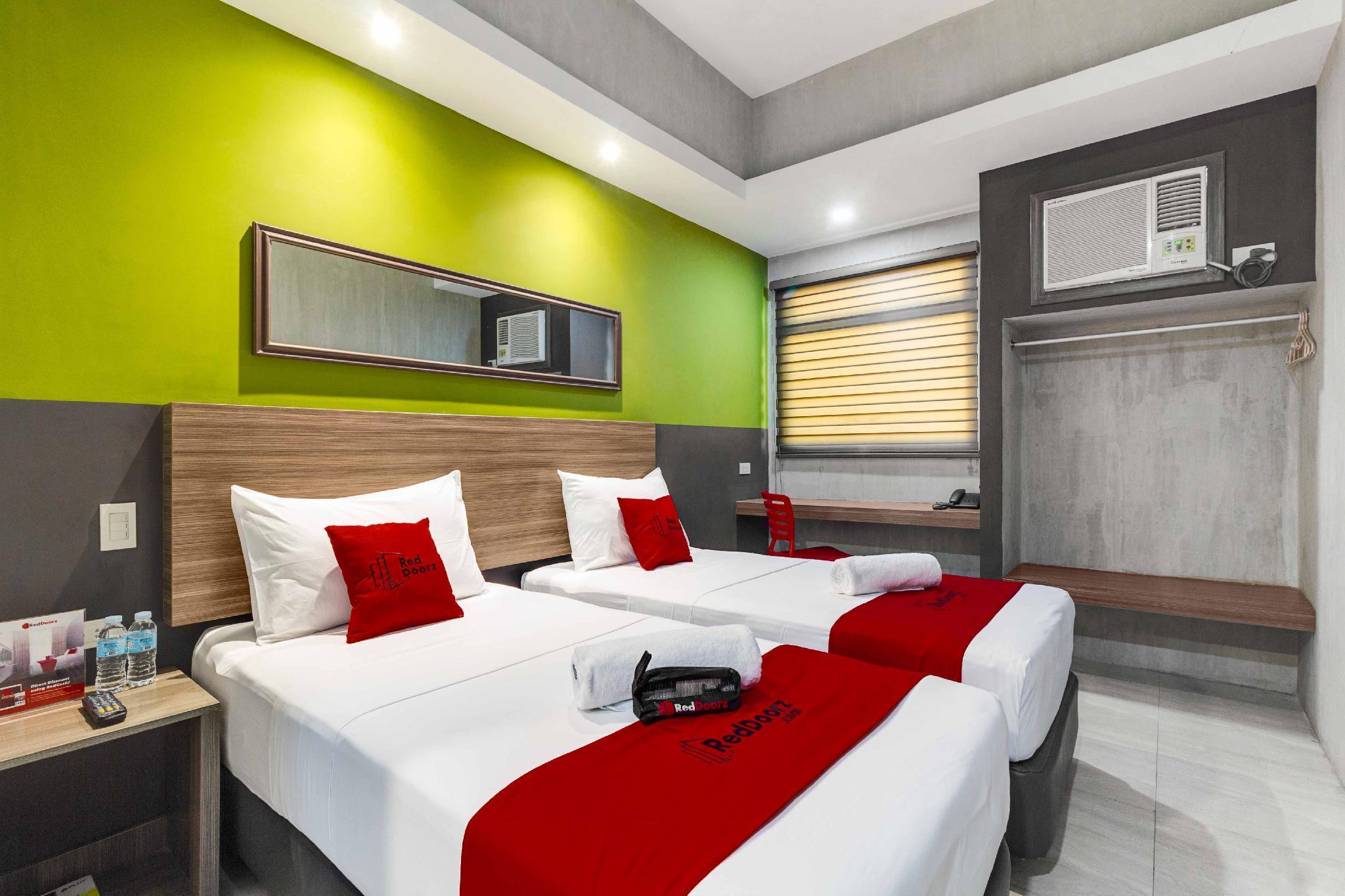 Reddoorz Plus @ Jones Avenue Cebu Hotel Екстериор снимка