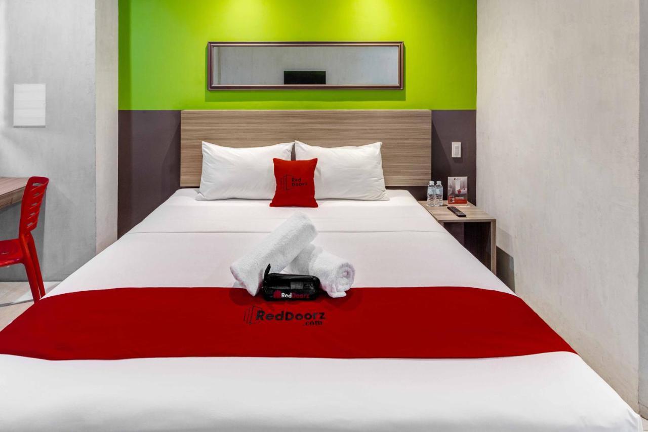 Reddoorz Plus @ Jones Avenue Cebu Hotel Екстериор снимка